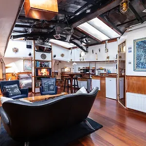 Botel Anna Houseboat