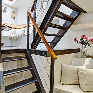 A304 Romantic Seaship In Center Amsterdam