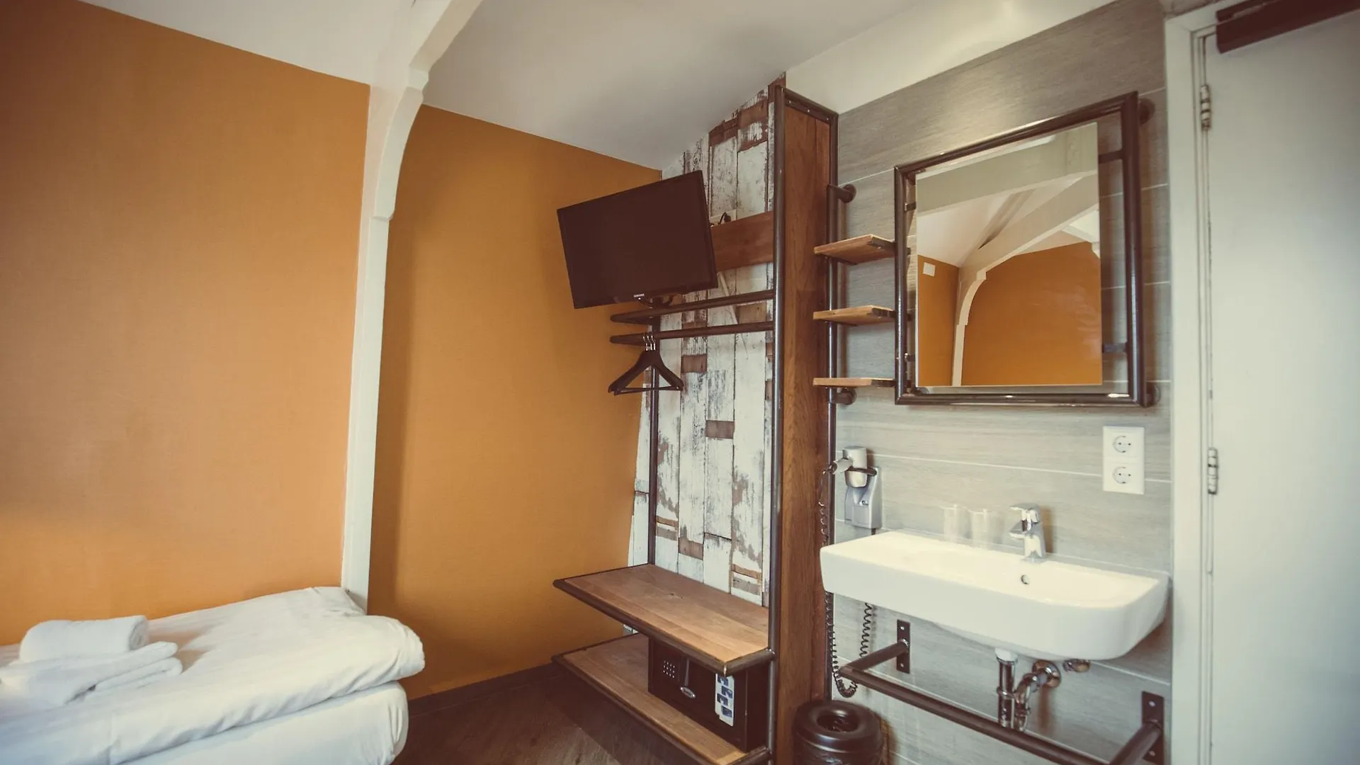 Tourist Inn One Amsterdam