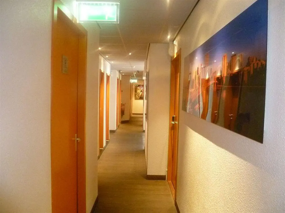 Tourist Inn One Amsterdam Hotel