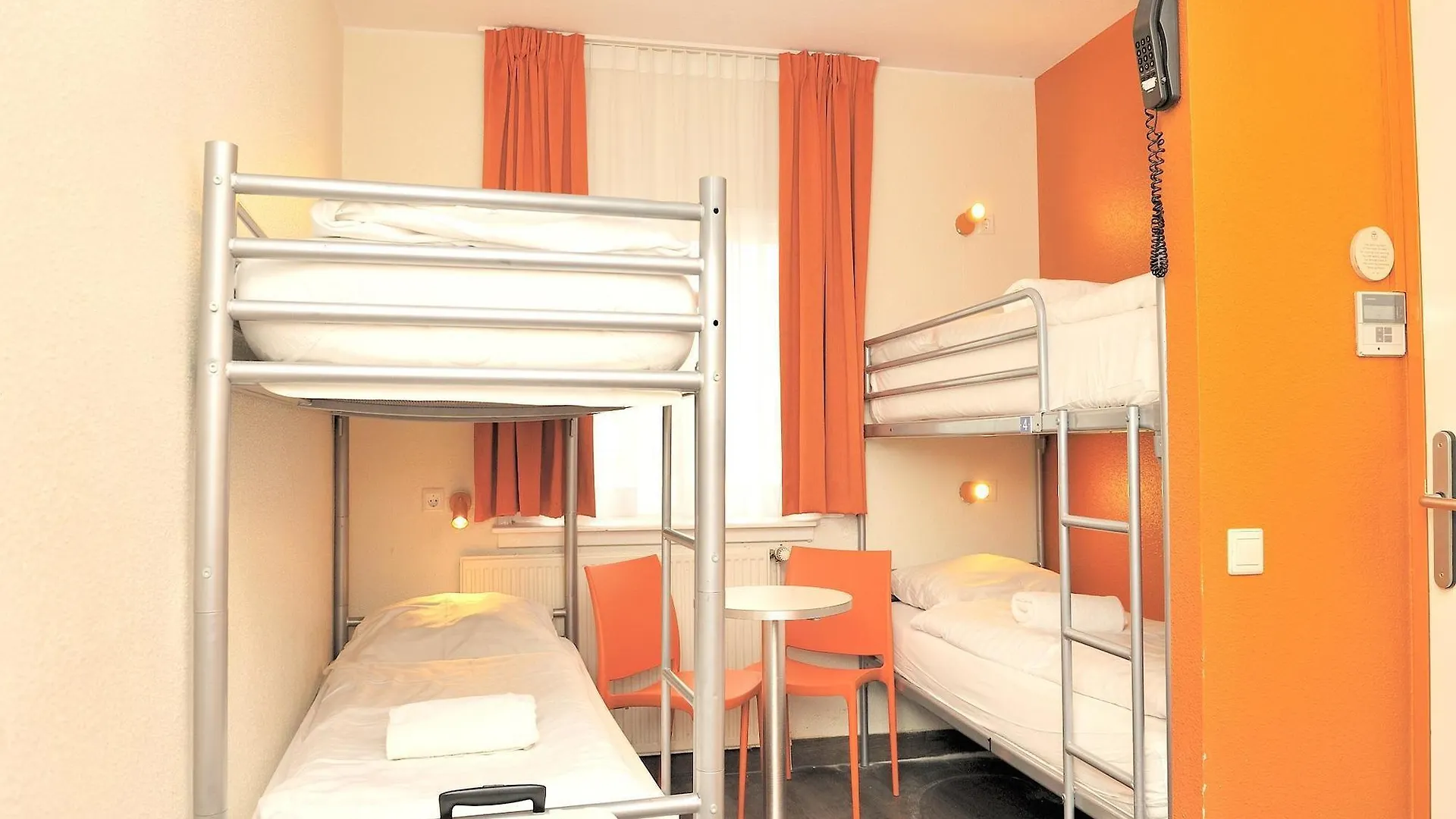 Tourist Inn One Amsterdam 2*,