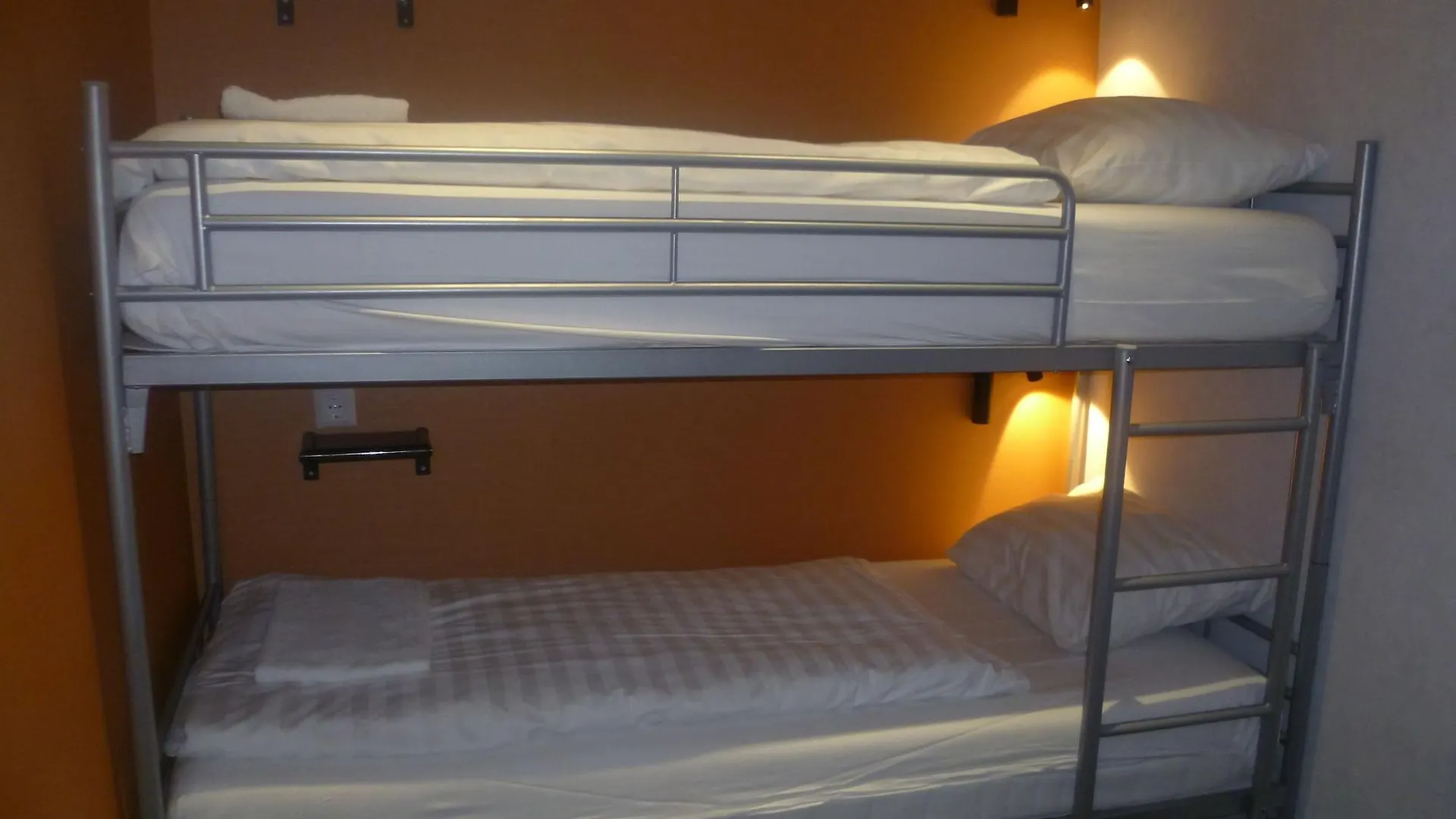 Tourist Inn One Амстердам Нидерланды
