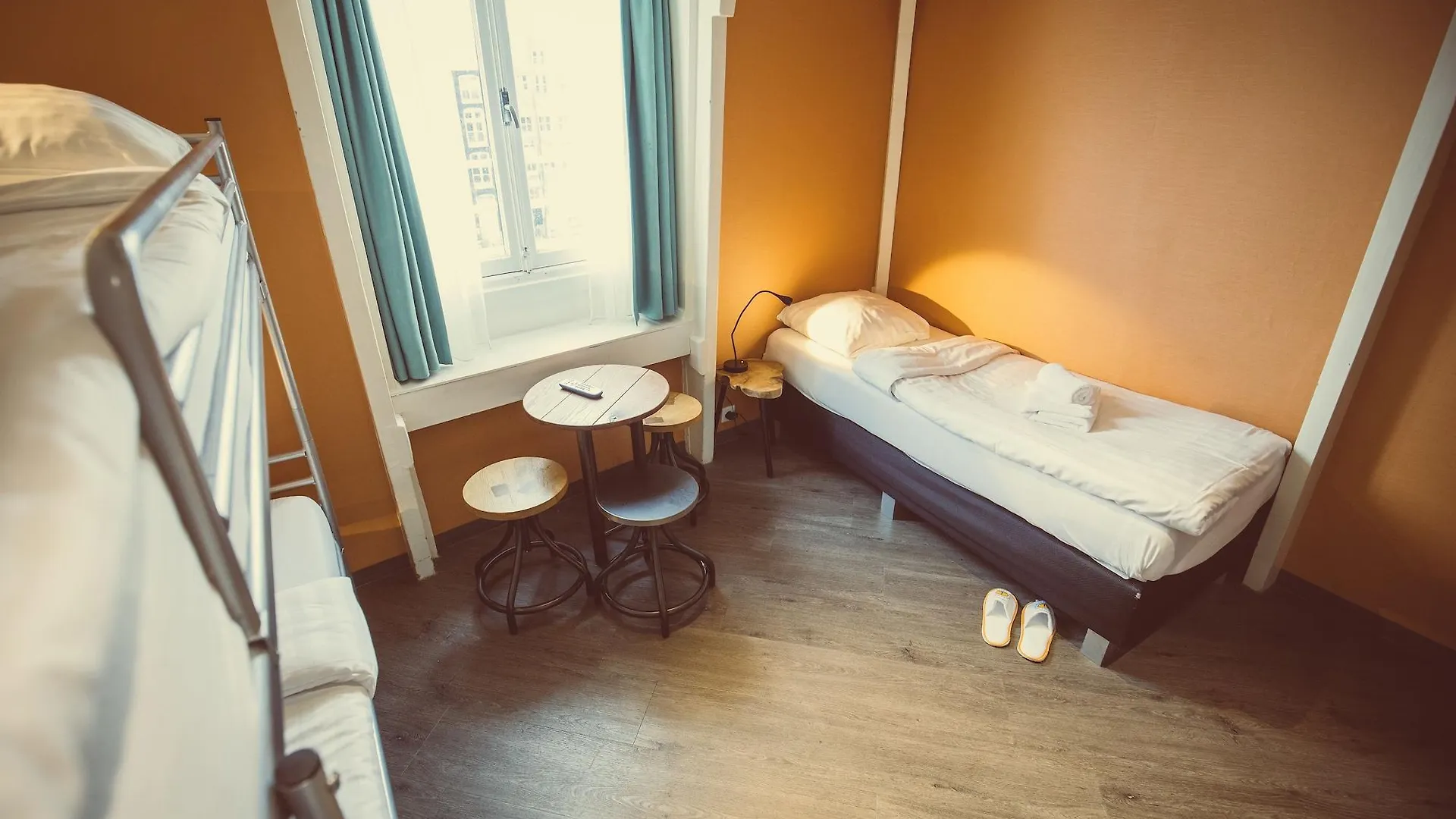 Tourist Inn One Амстердам